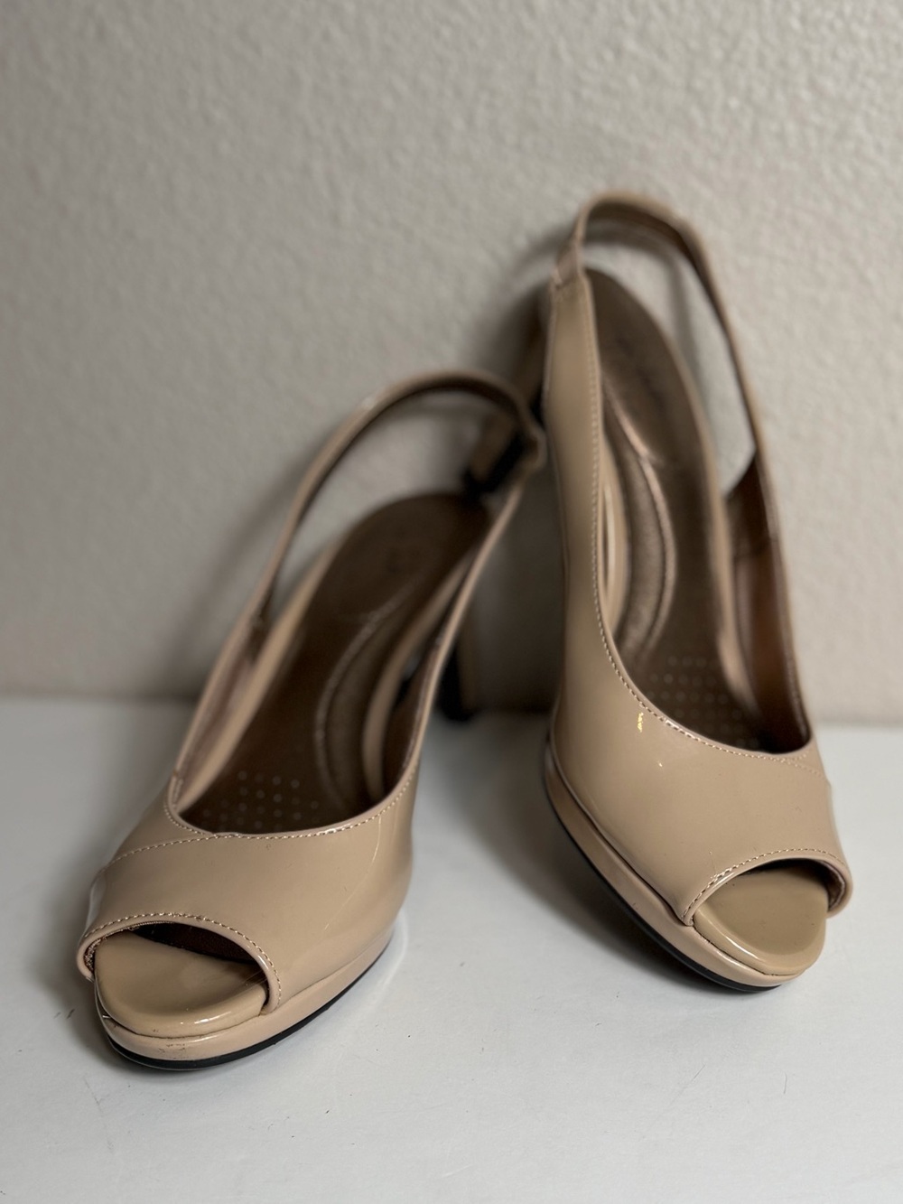 Life Stride~Neutral~Tan~Faux Patent Leather~Peep Toe~Slingback Heels~Size 8.5